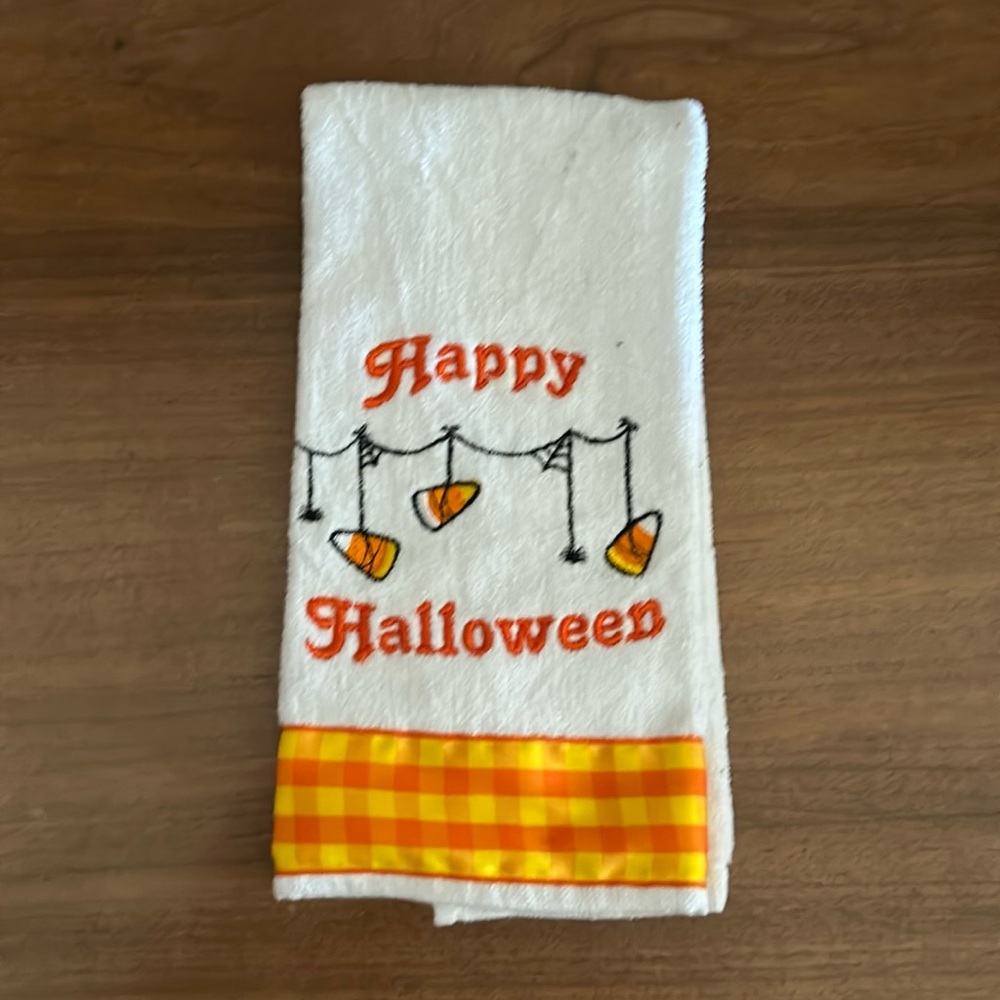 Halloween fingertip towel
